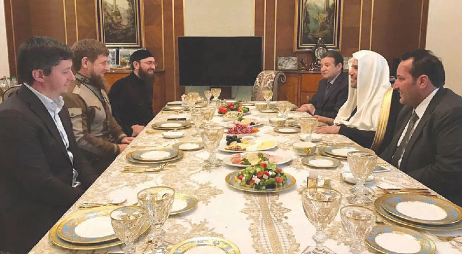 الرئيس الشيشياني مستقبلاً أمين رابطة العالم الإسلامي