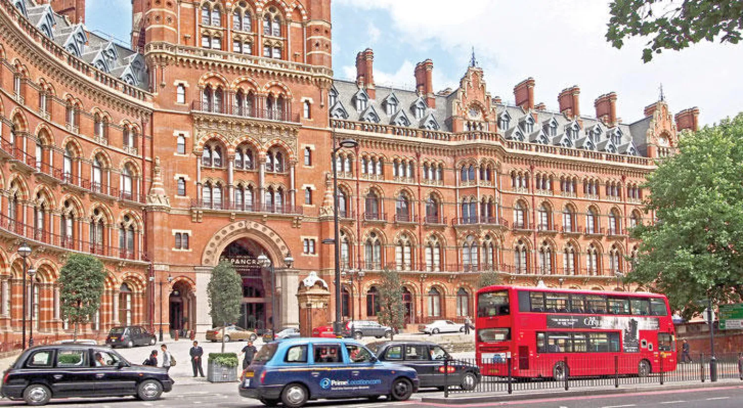 محطة قطارات سانت بانكراس المهيبة... بوابة العبور إلى أوروبا