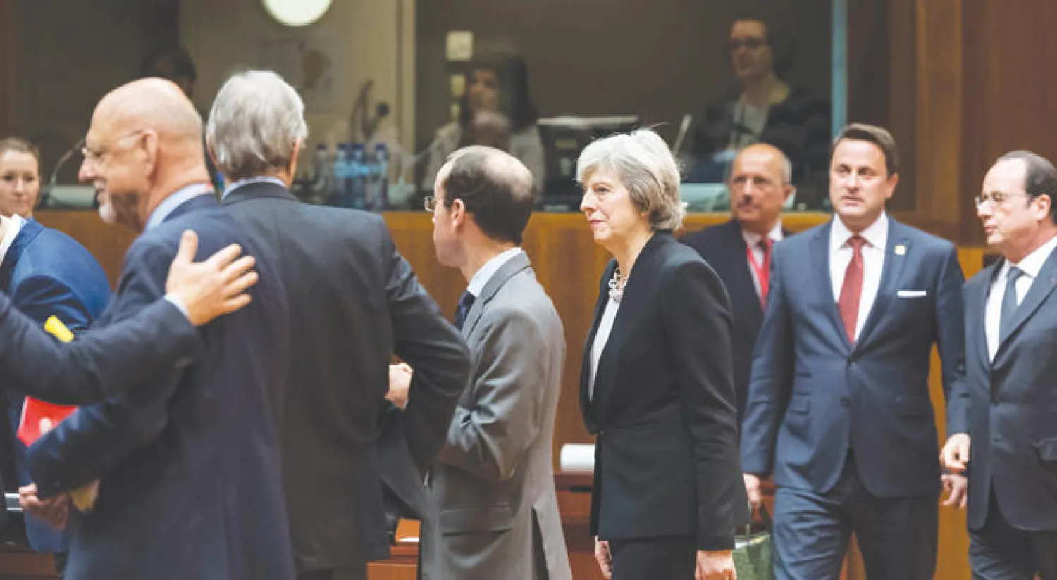 رئيسة وزراء بريطانيا تيريزا ماي خلال حضورها إلى جانب قادة أوروبا فعاليات القمة الشتوية التي احتضنتها بروكسل أمس (أ.ب)