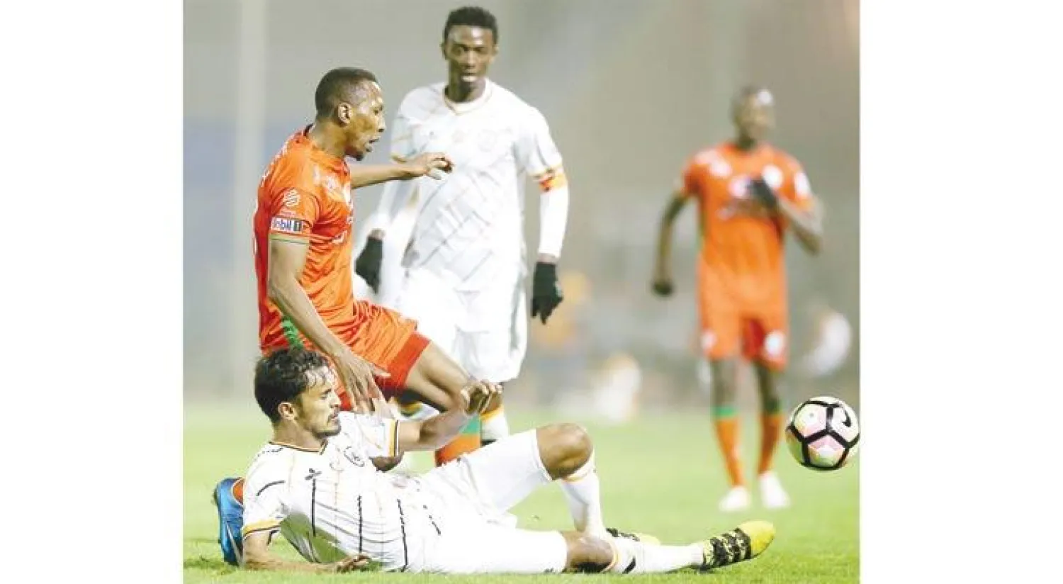 من مباراة الشباب والاتفاق أمس الأول