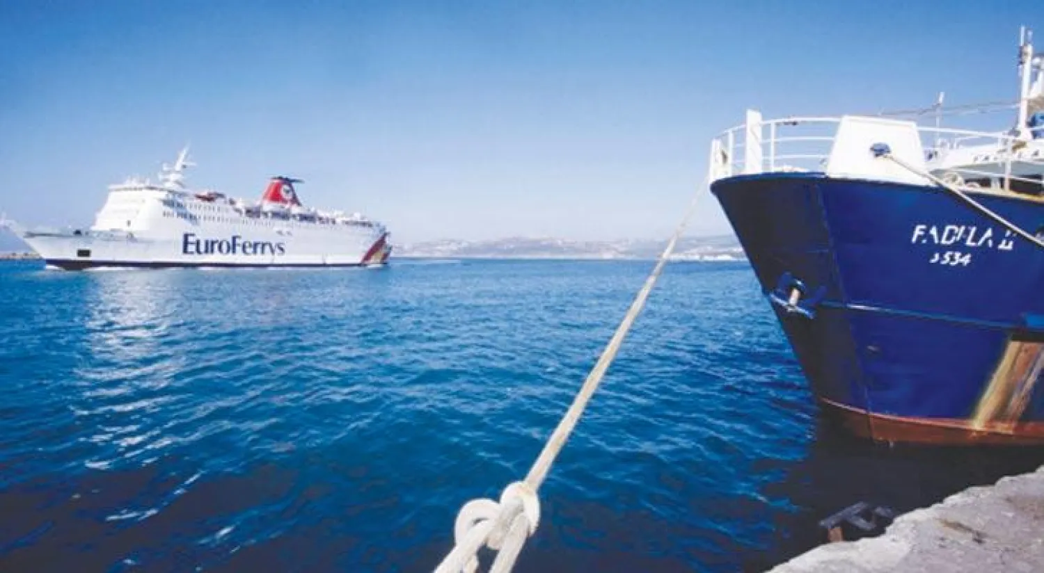 ميناء طنجة على سواحل الأطلسي أحد نوافذ المغرب التجارية ({غيتي})