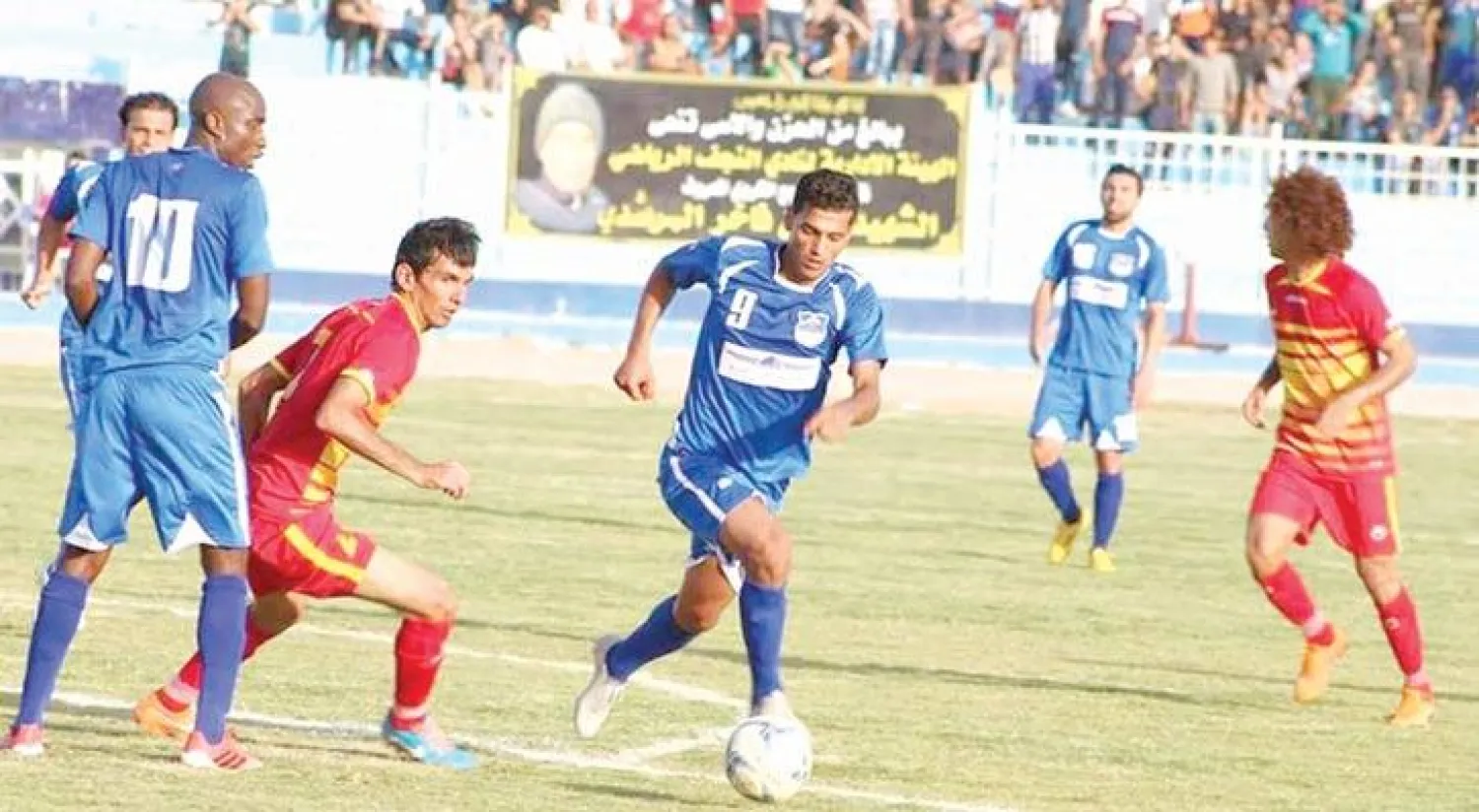 من إحدى مواجهات الدوري العراقي («الشرق الأوسط»)