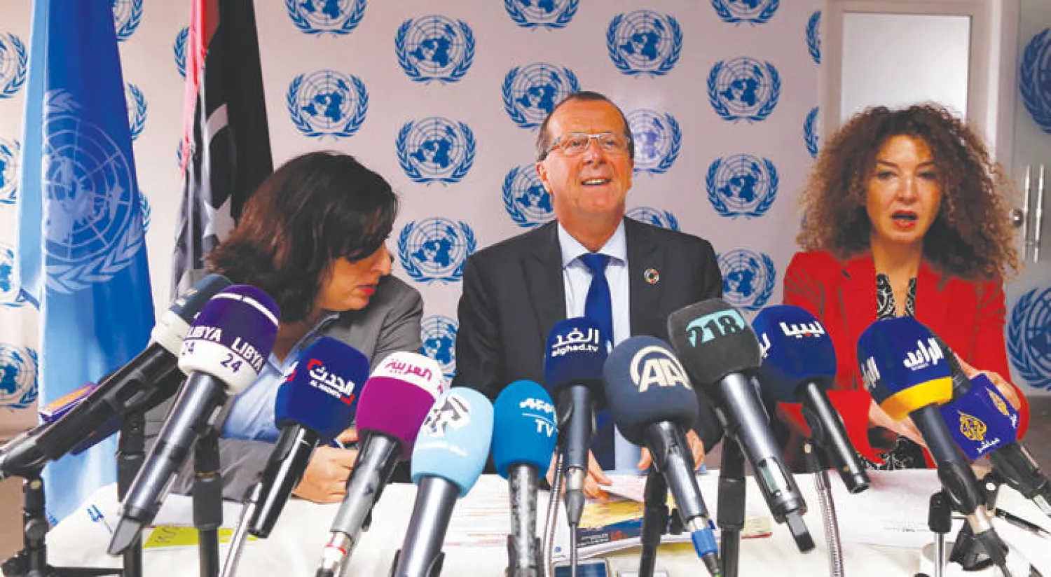 المبعوث الأممي إلى ليبيا لدى حضوره مؤتمرا صحافيا بمناسبة اليوم العالمي للمهاجرين  في تونس أمس  (إ.ب.أ)