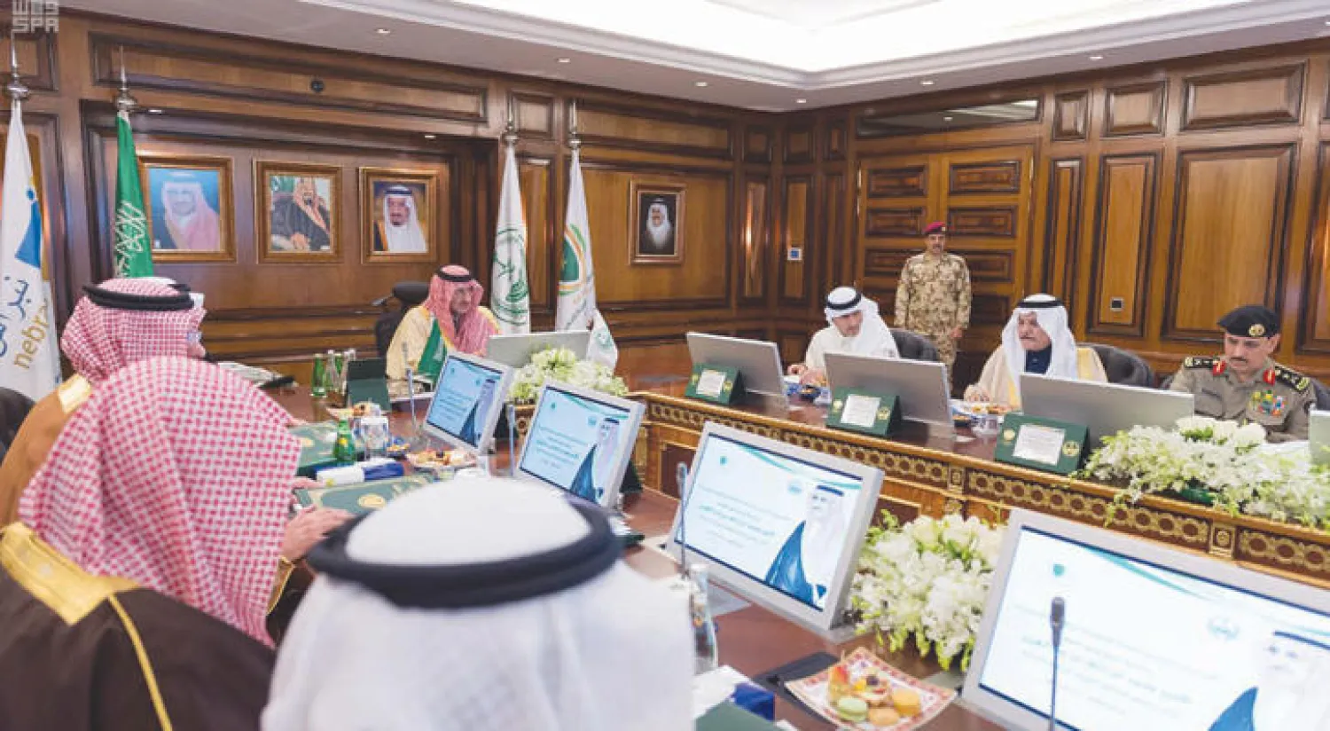 الأمير محمد بن نايف لدى ترؤسه اجتماع اللجنة الوطنية لمكافحة المخدرات في الرياض أمس (واس)