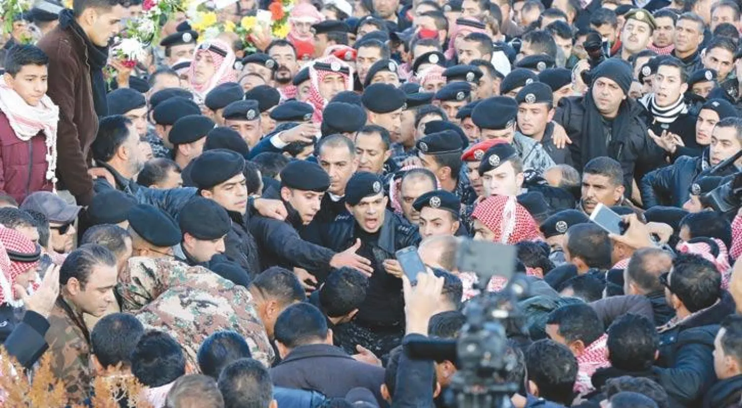 الأمير راشد بن الحسين ابن عم الملك عبد الله عاهل الأردن يشارك في تشييع ضحايا هجوم الكرك الارهابي امس  (رويترز)