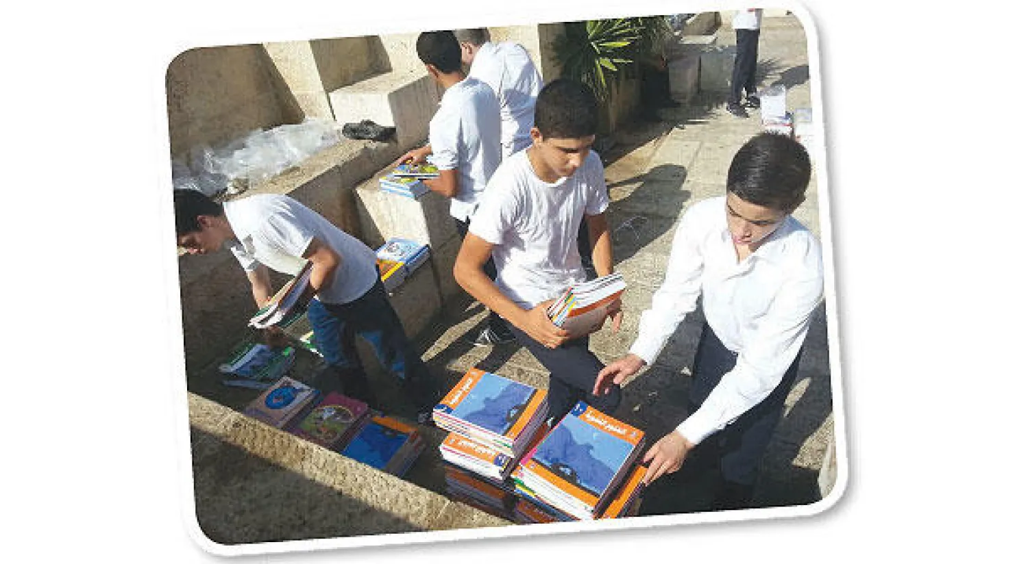 التقرير الدولي يطالب بإعادة تقييم الكتب المدرسية القديمة غير المحدثة