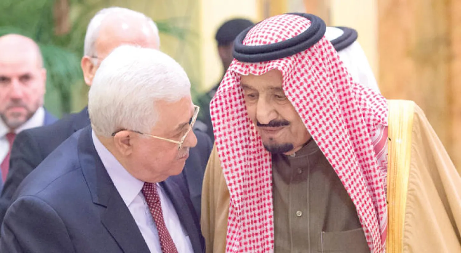 أجرى خادم الحرمين الشريفين الملك سلمان بن عبد العزيز  والرئيس الفلسطيني محمود عباس، مباحثات في العاصمة الرياض استعرضت آخر مستجدات الأوضاع في الأراضي الفلسطينية (واس)