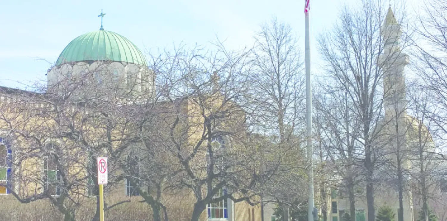 الهلال يجاور الصليب بمدينة ديربورن الأميركية («الشرق الأوسط»)