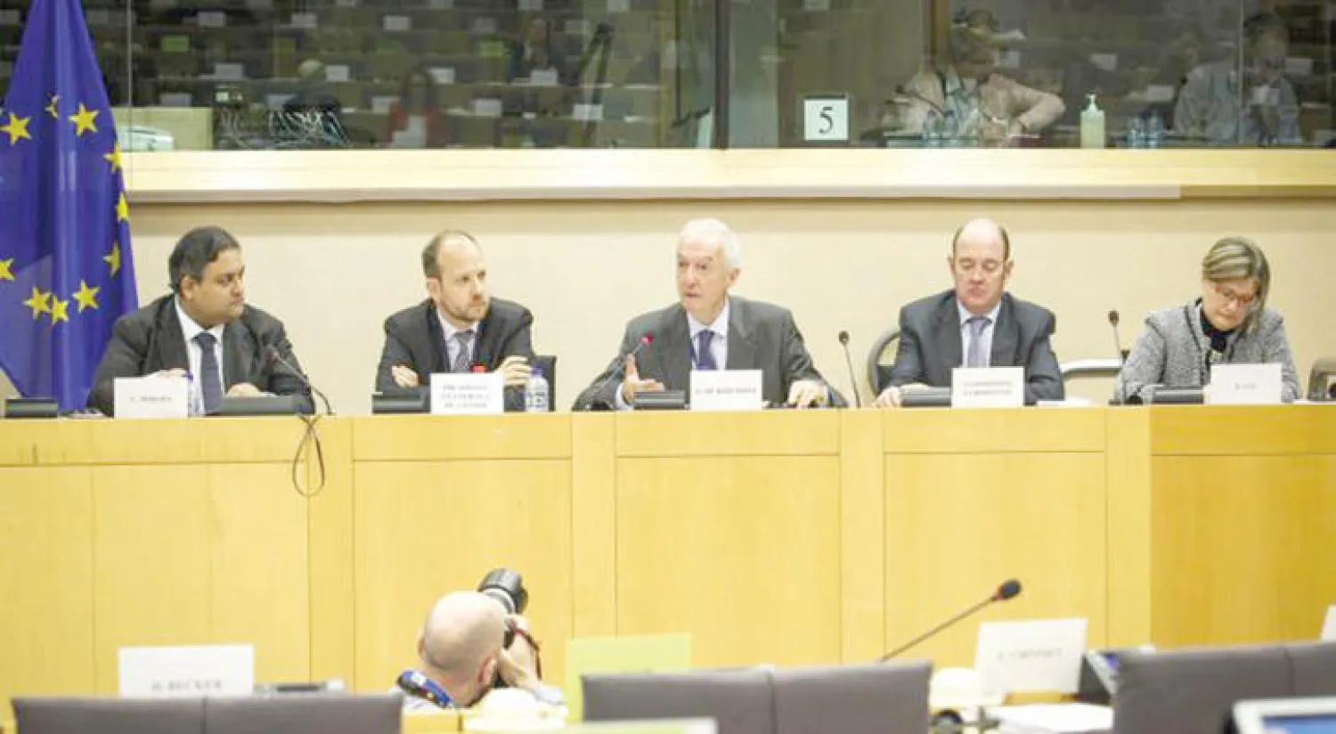 جيل دي كيرشوف المنسق الأوروبي لمكافحة الإرهاب في جلسة نقاش للبرلمان («الشرق الأوسط»)