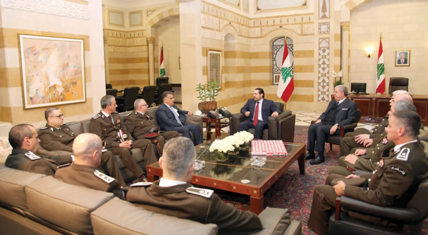 رئيس الحكومة اللبنانية سعد الحريري لدى لقائه بقادة قوى الأمن أمس (دالاتي ونهرا)