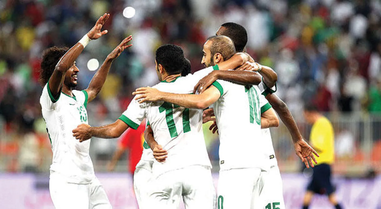 لاعبو الأخضر يحتفلون بأحد أهدافهم في التصفيات الآسيوية  (تصوير: محمد المانع)