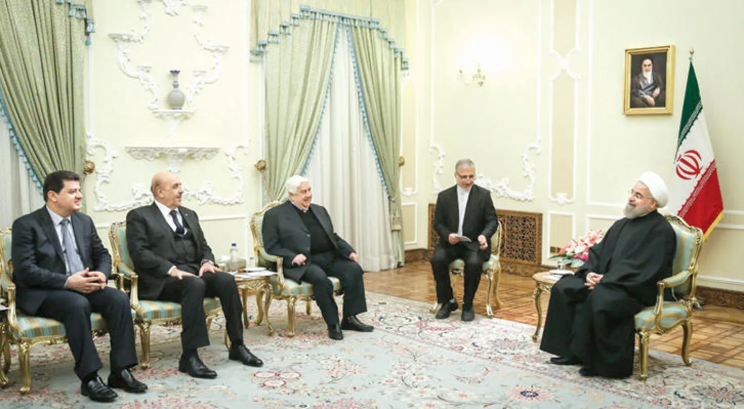 الرئيس الإيراني حسن روحاني لدى لقائه وزير الخارجية السوري وليد المعلم في مقره بطهران أمس