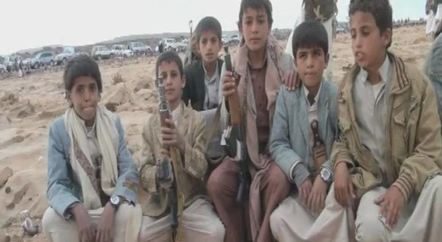 سفارة السعودية في القاهرة: الحوثيون خالفوا المواثيق الدولية وجندوا الأطفال