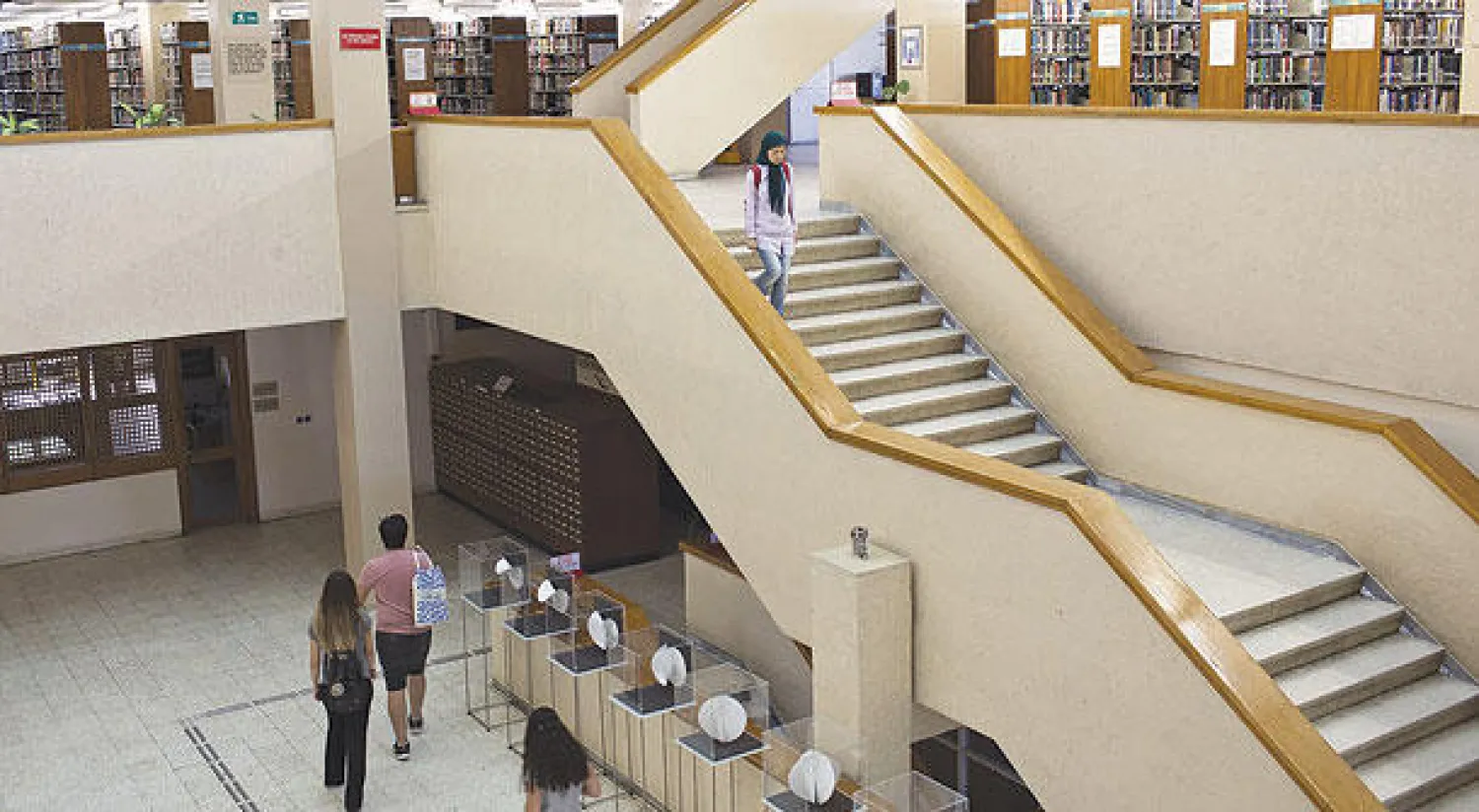 مكتبة الجامعة في اسطنبول (غيتي)