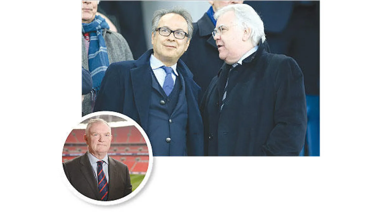 موشيري صاحب حصة الأغلبية في إيفرتون (يسار) بجانب بيل كينرايت رئيس النادي - غريغ كلارك رئيس الاتحاد الإنجليزي نفى علمه بطبيعة قروض الأندية