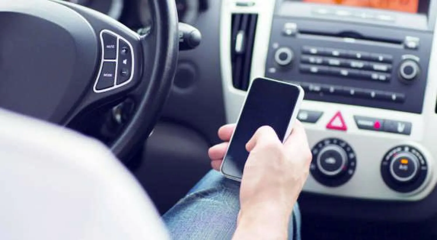 هكذا يساعدك هاتفك الذكي في قيادة السيارة