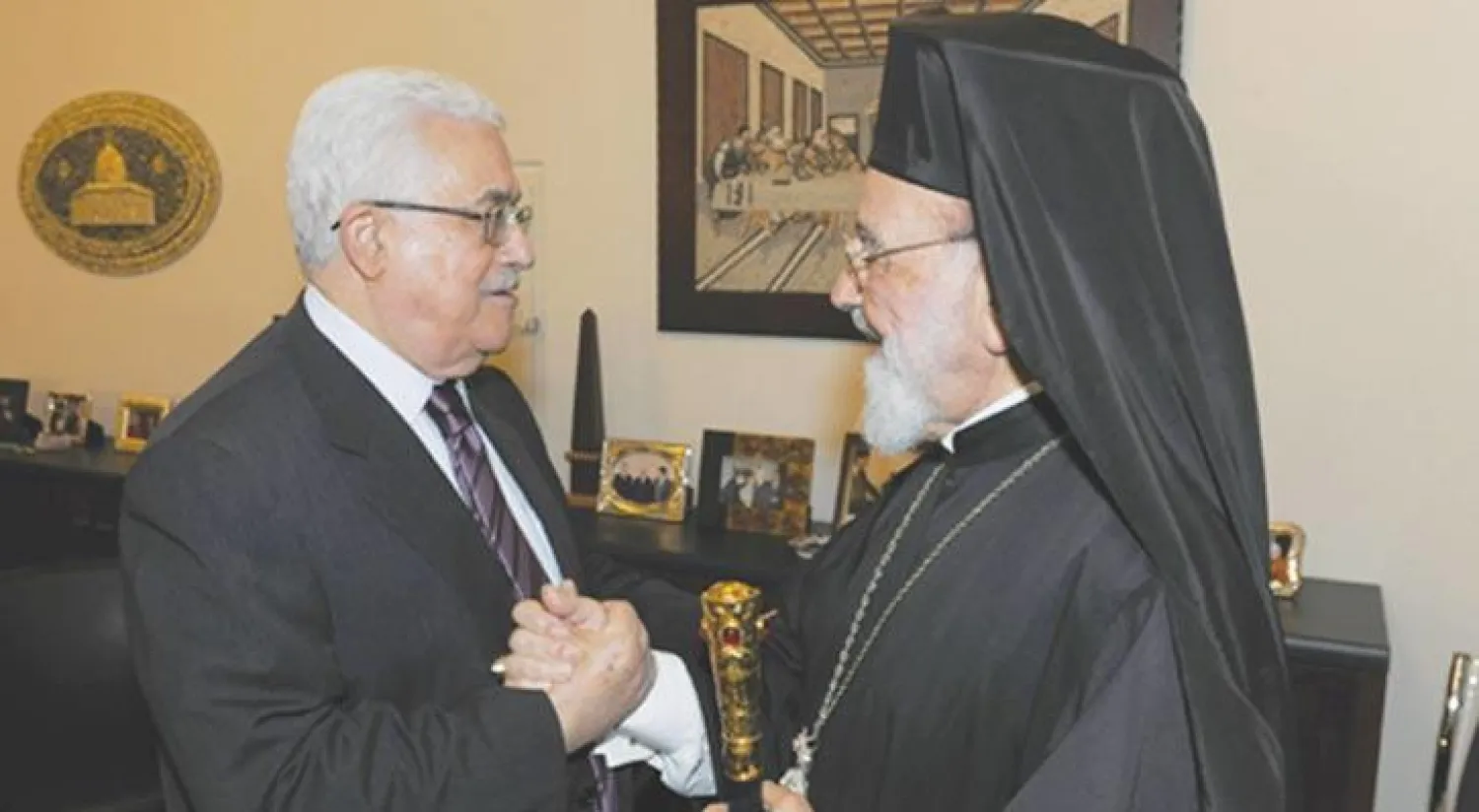 صورة من موقع كنيسة العائلة المقدسة برام الله لكبوجي مع الرئيس عباس