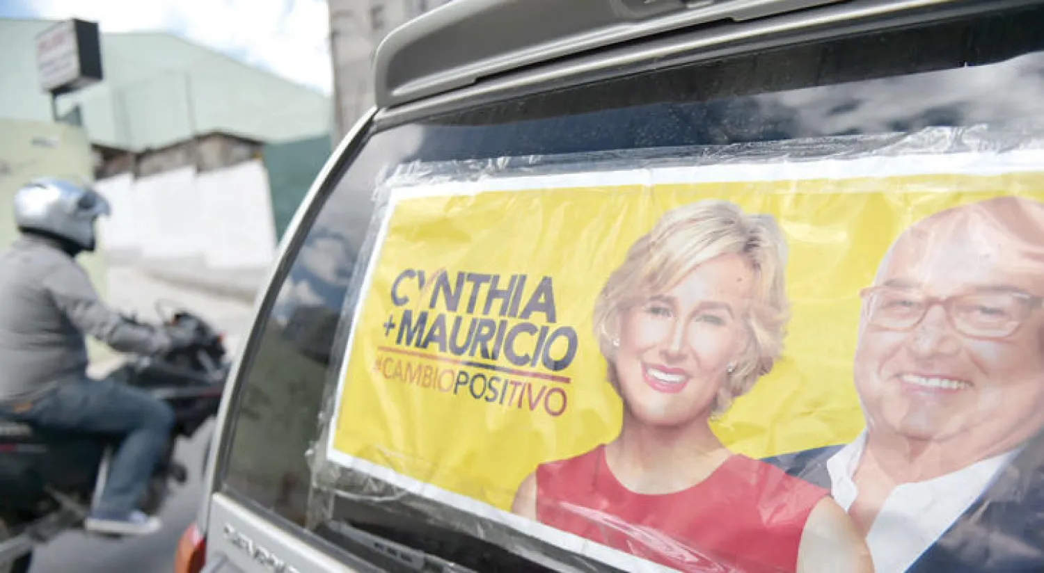 ثمانية مرشحين يتنافسون على منصب الرئيس في الإكوادور، منهم سينثيا فيتيري من الحزب الاجتماعي المسيحي وهي تملك خبرة سياسية واسعة في الكونغرس الوطني. (ا.ف.ب)