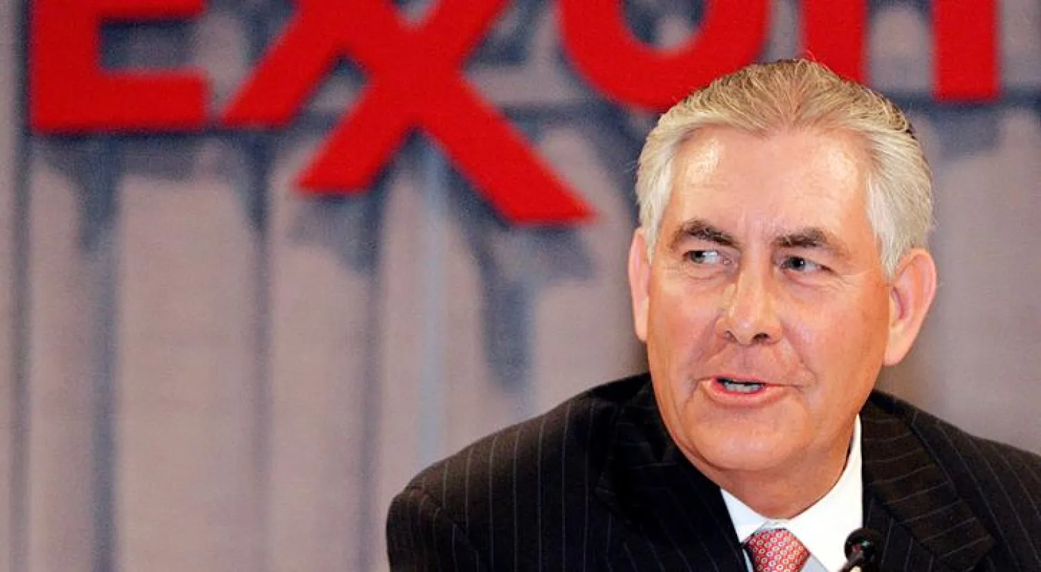 وزير خارجية ترامب يتعهد بقطع صلاته بـ«إكسون موبيل»