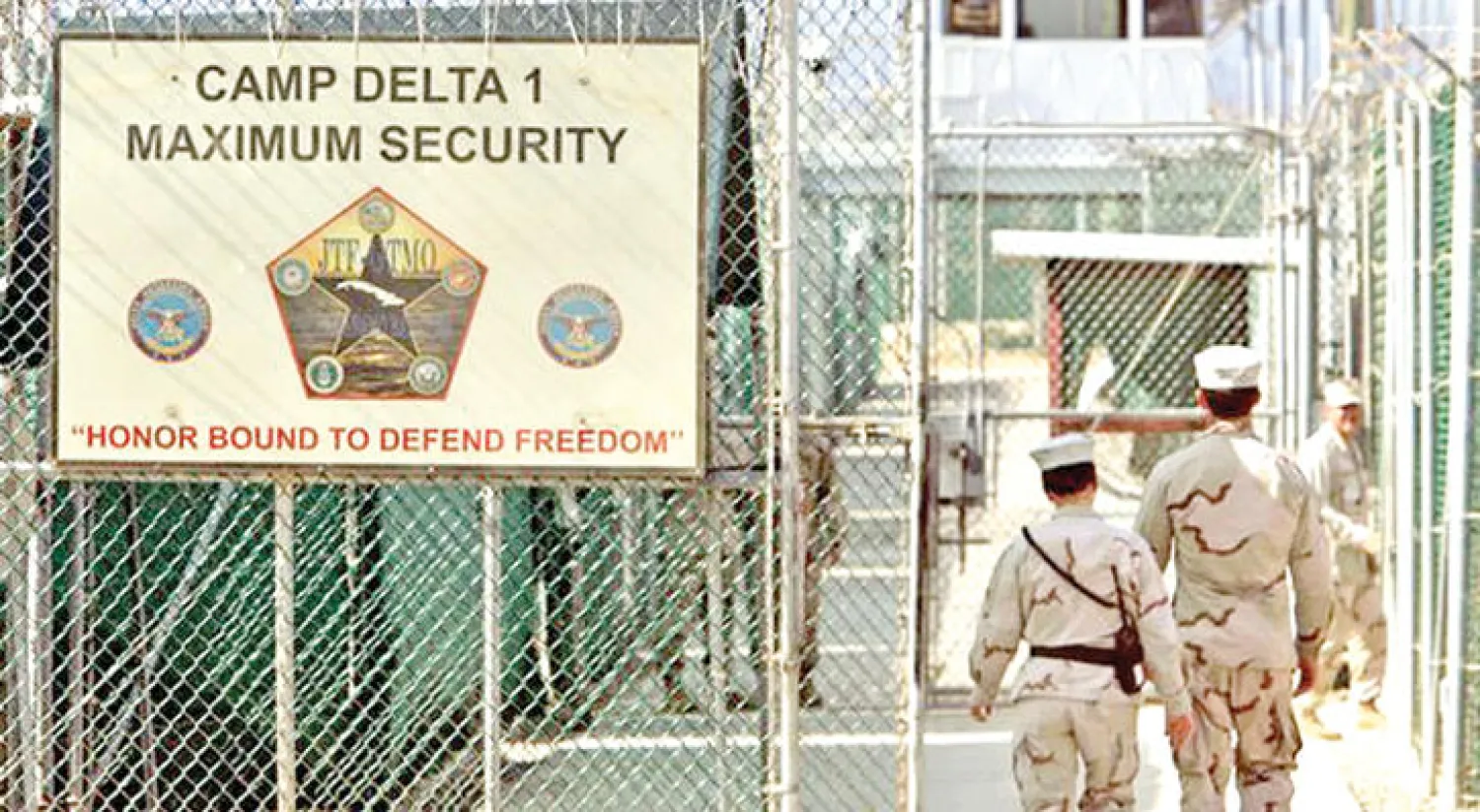 مدخل المعسكر الأول شديد الحراسة في غوانتانامو («الشرق الأوسط»)