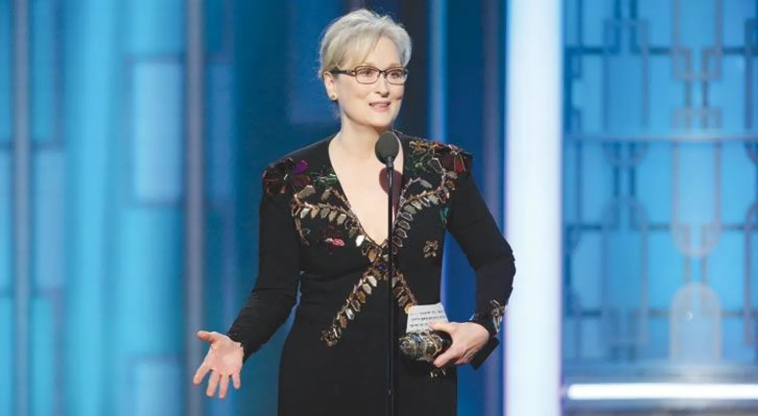 ميريل ستريب تتحدث بعد تسلمها الجائزة في حفل {غولدن غلوب} (رويترز)