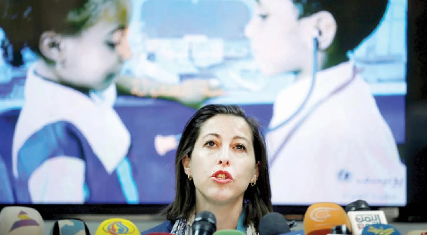 ممثلة اليونيسيف في اليمن ميريتشل ريلانو في مؤتمر صحافي عقدته بصنعاء أمس (رويترز)