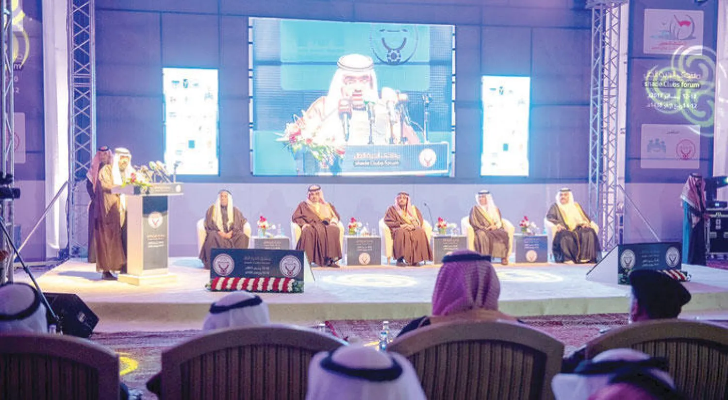 جانب من حفل إطلاق منتدى أندية الظل السعودية في عنيزة أول من أمس («الشرق الأوسط»)