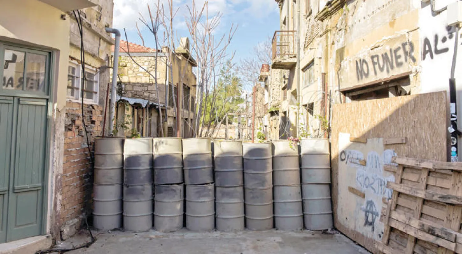 الخط الأخضر في نيقوسيا الذي يفصل ما بين قبرص التركية وقبرص اليونانية (إ.ب.أ)