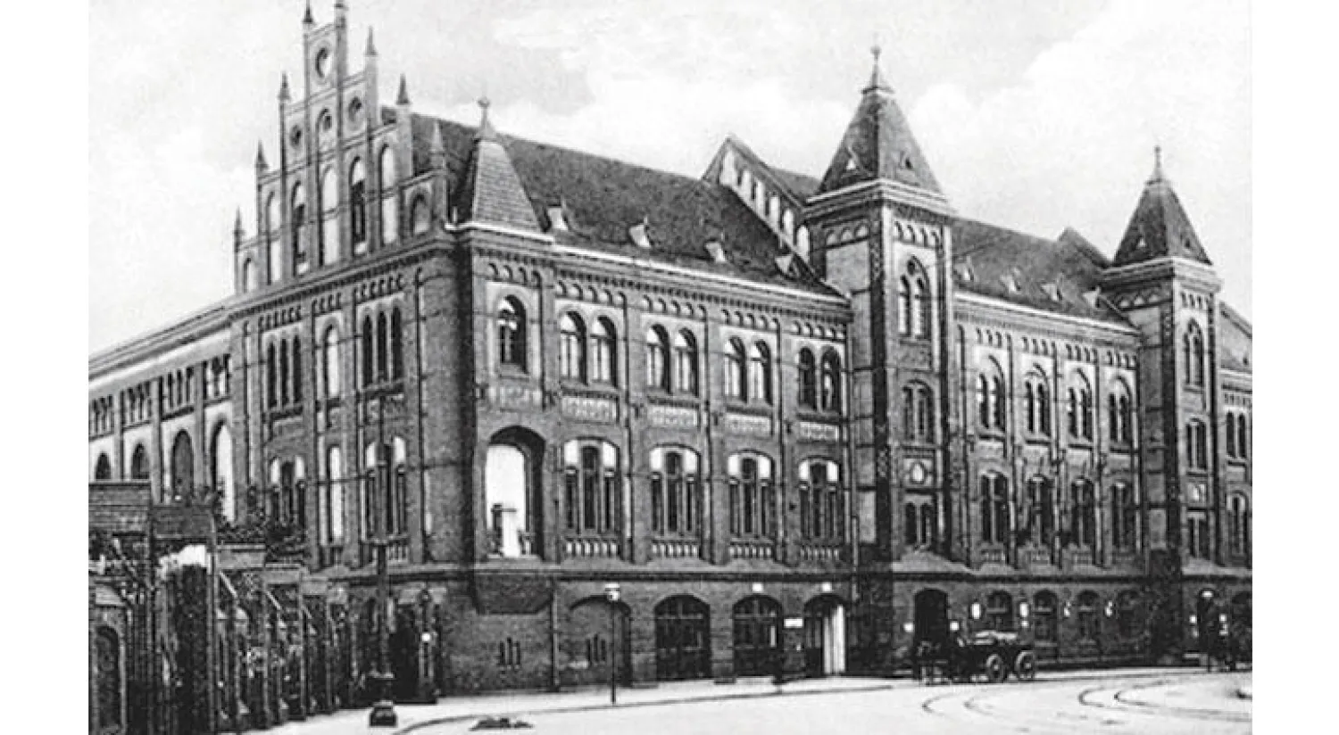 صورة قديمة لجامعة ألبرتينا على شارع أونيفرسيتيسكايا وهو المكان ذاته الذي تقف فيه اليوم جامعة إيمانويل كانت