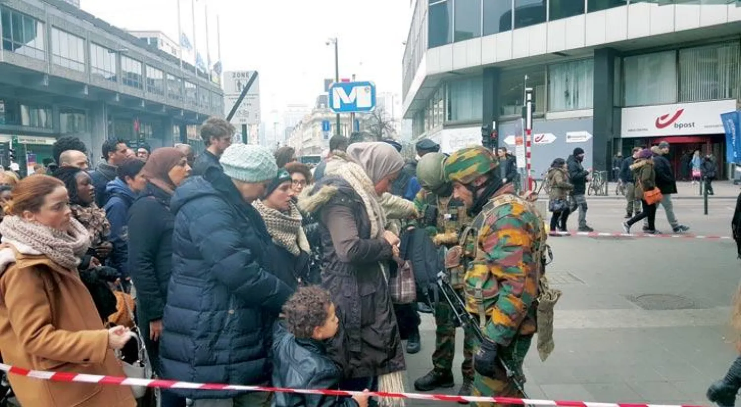 عمليات تفتيش أمام محطات القطارات عقب تفجيرات بروكسل في مارس الماضي («الشرق الأوسط»)