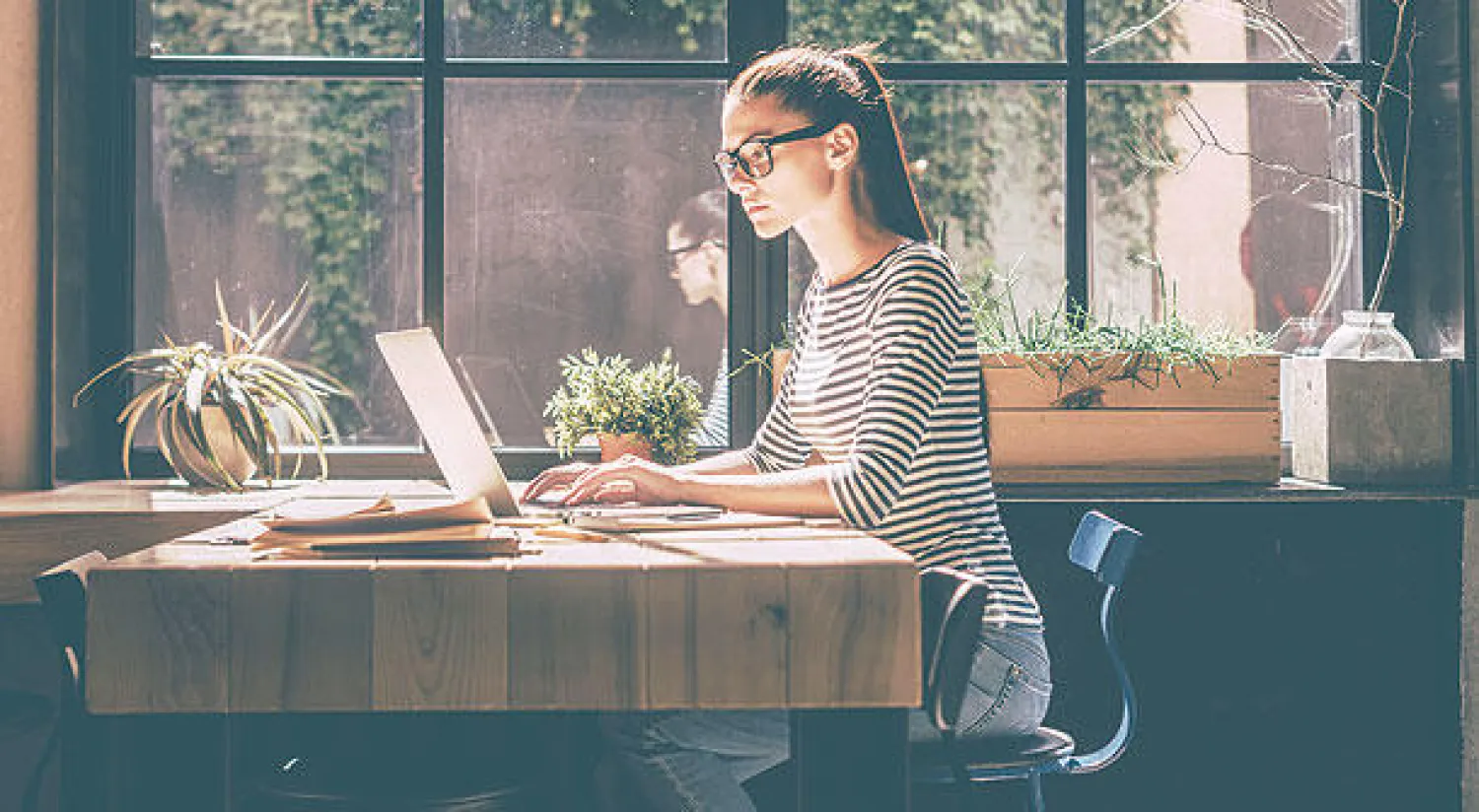 الجلوس لفترات طويلة يعجل بتقدم العمر للنساء