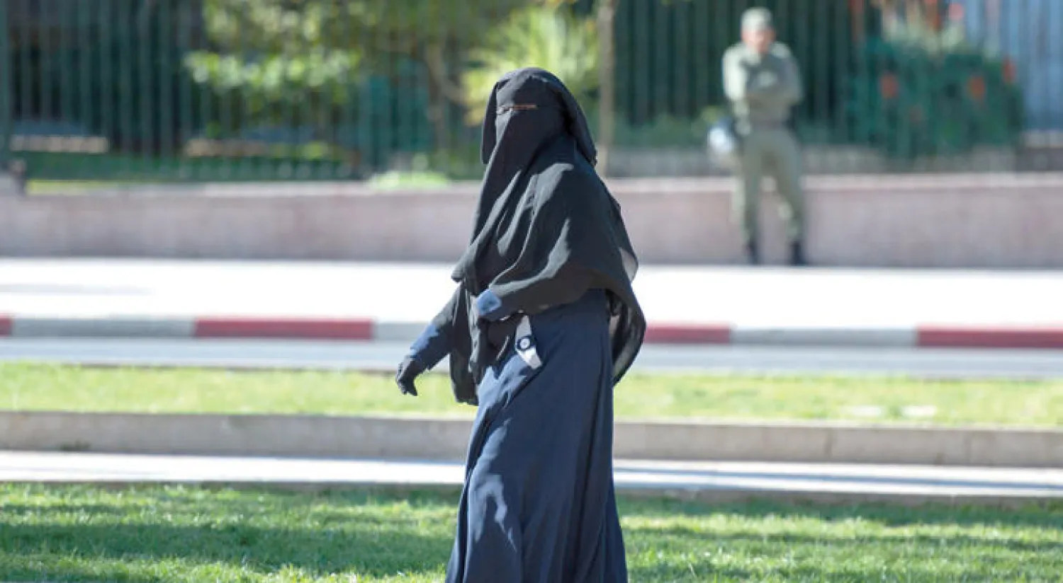 قرار حظر النقاب أثار استياء عدد من الجمعيات الحقوقية والإسلاميين في المغرب (أ.ف.ب)