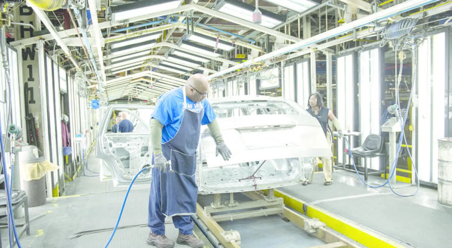 تصنع شركات مثل «جنرال موتورز»، وغيرها السيارات في المكسيك لبيعها في الولايات المتحدة (غيتي)