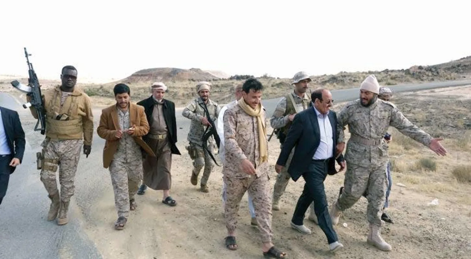 نائب الرئيس اليمني الفريق علي محسن صالح يتفقد القوات في مديريتي البقع وباقم بمحافظة صعدة («الشرق الأوسط»)