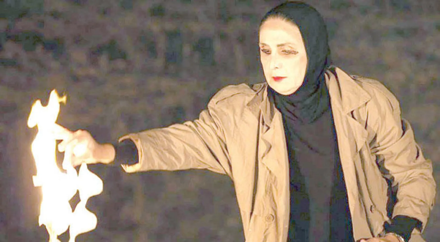 حنان الحاج علي تقدم مسرحية «جوغينغ»