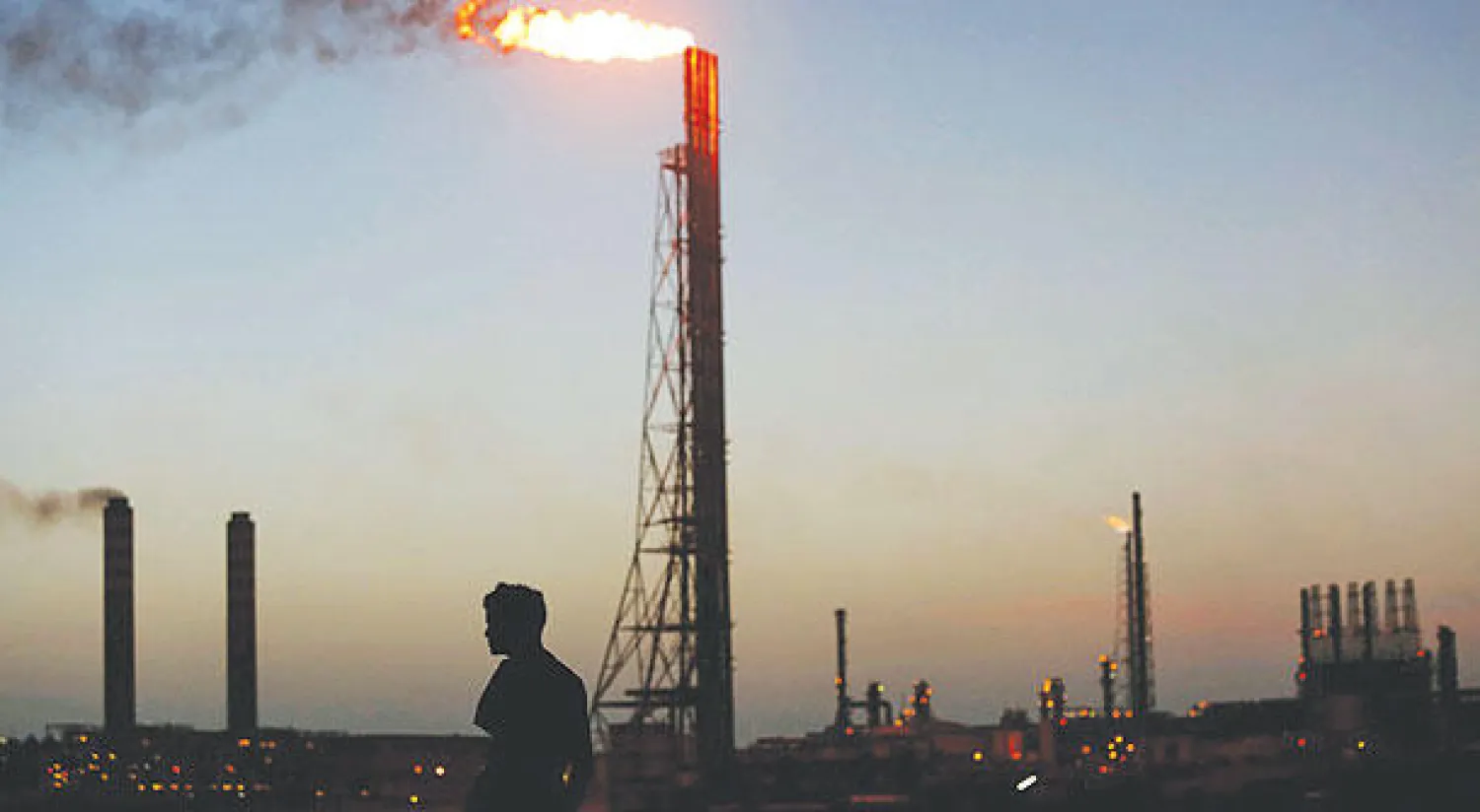 بوادر بتحرك ملف عودة الإنتاج من المنطقة المحايدة بين السعودية والكويت (رويترز)