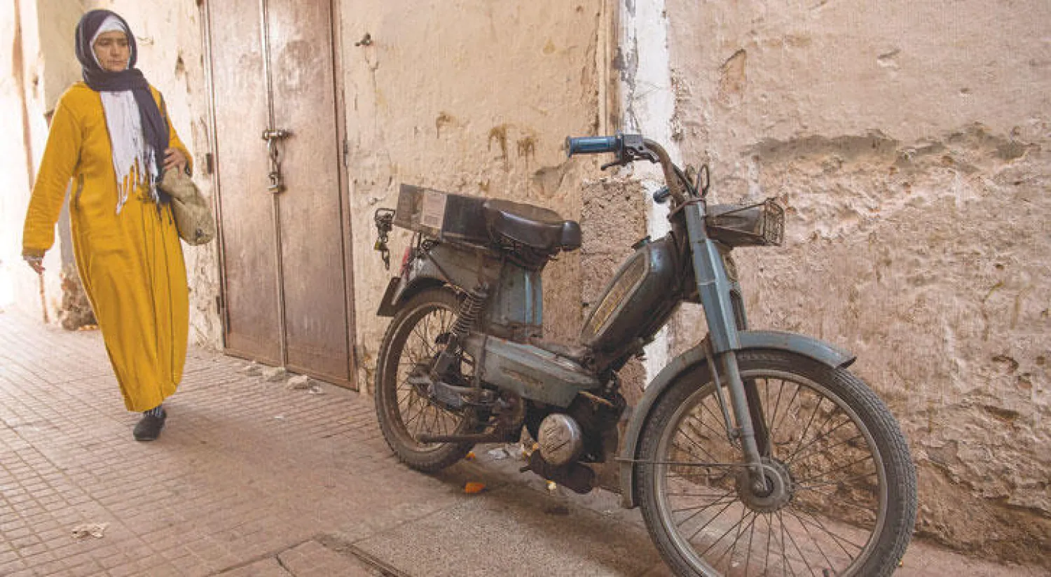 تعهد عمدة مدينة الرباط بالتزام مجلس المدينة بضمان أمن النساء مشيرا إلى أن العنف الموجه ضدهن في الأماكن العامة يعد انتهاكا صارخا لحقوق الإنسان (أ.ف.ب)