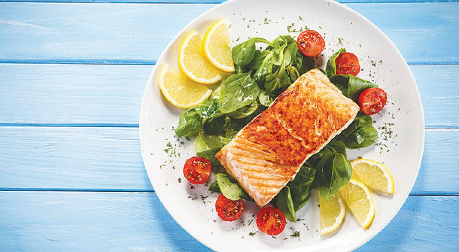 تناول الأسماك... إرشادات طبية جديدة للأطفال والحوامل