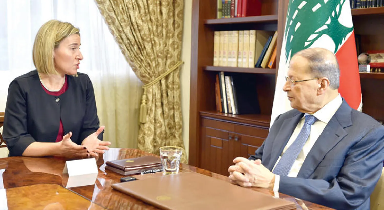 الرئيس عون لدى استقباله المسؤولة عن السياسة الخارجية للأتحاد الأوروبي موغيريني أمس (إ. ب. أ)