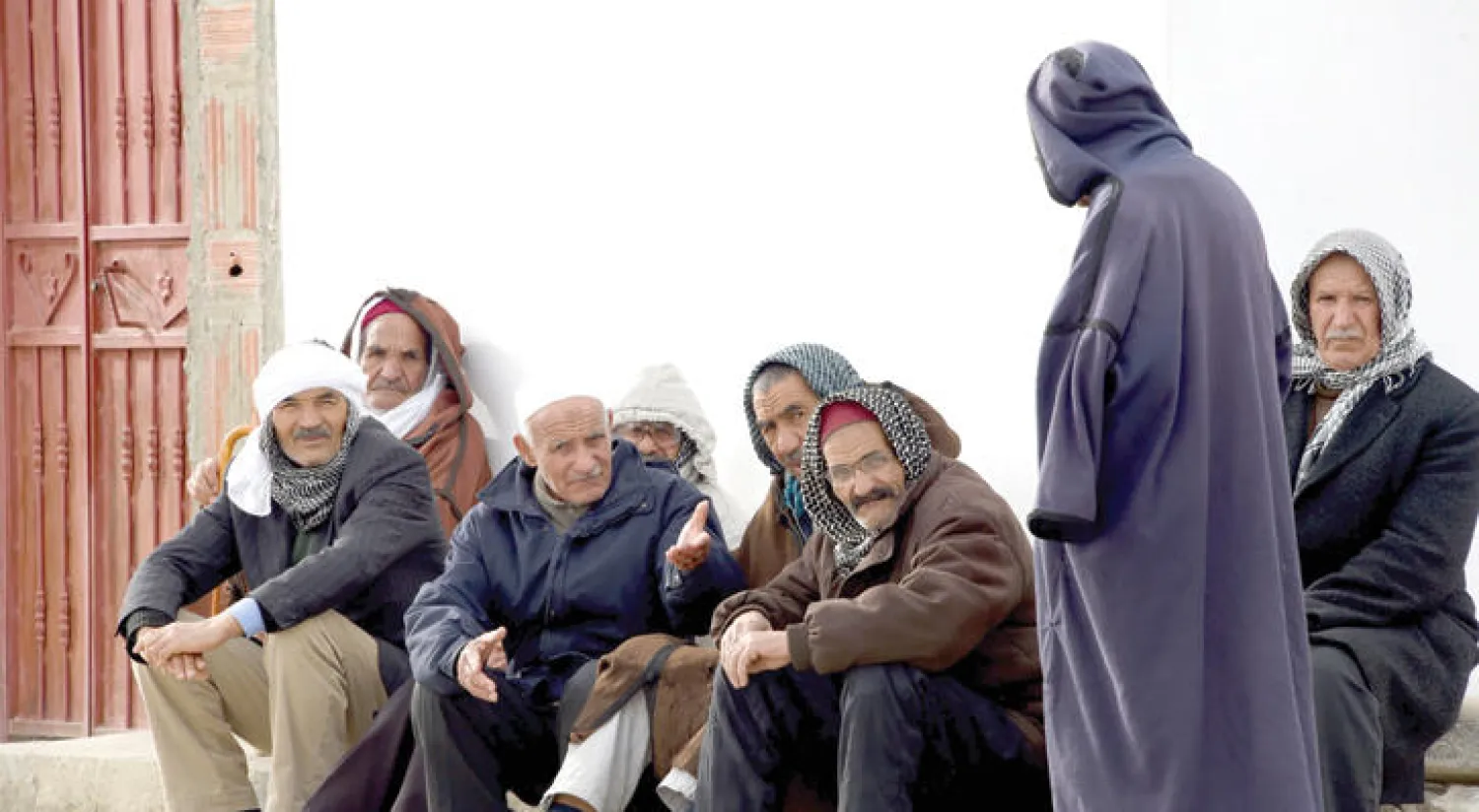 مشروع قانون تسريح الموظفين يثير جدلا في تونس التي تعاني أصلا من ارتفاع معدل البطالة (أ.ف.ب)