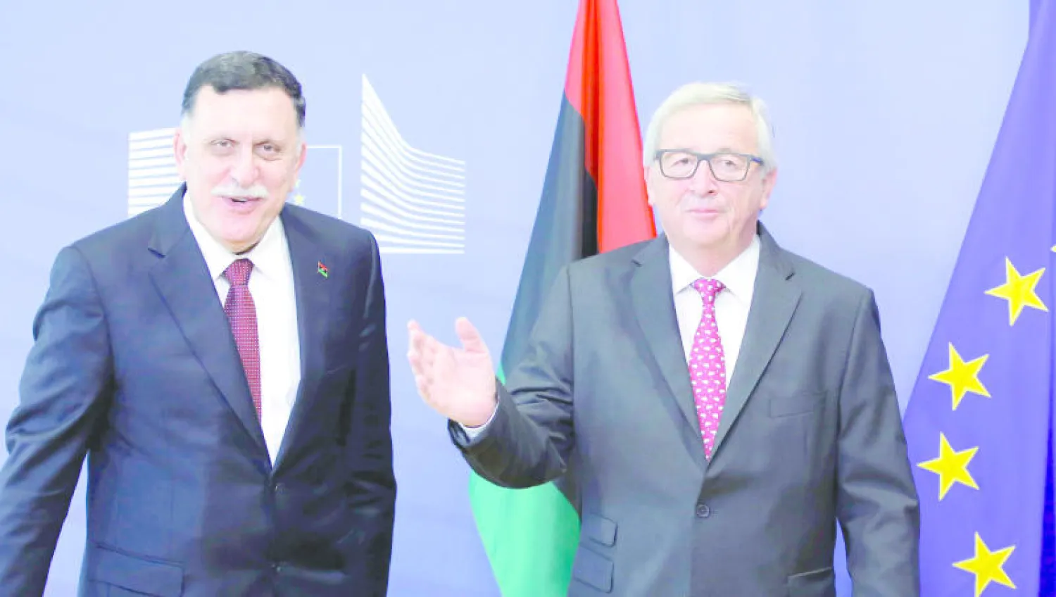 السراج مع رئيس المفوضية الأوروبية جان كلود يونكر  (إ.ب.أ)