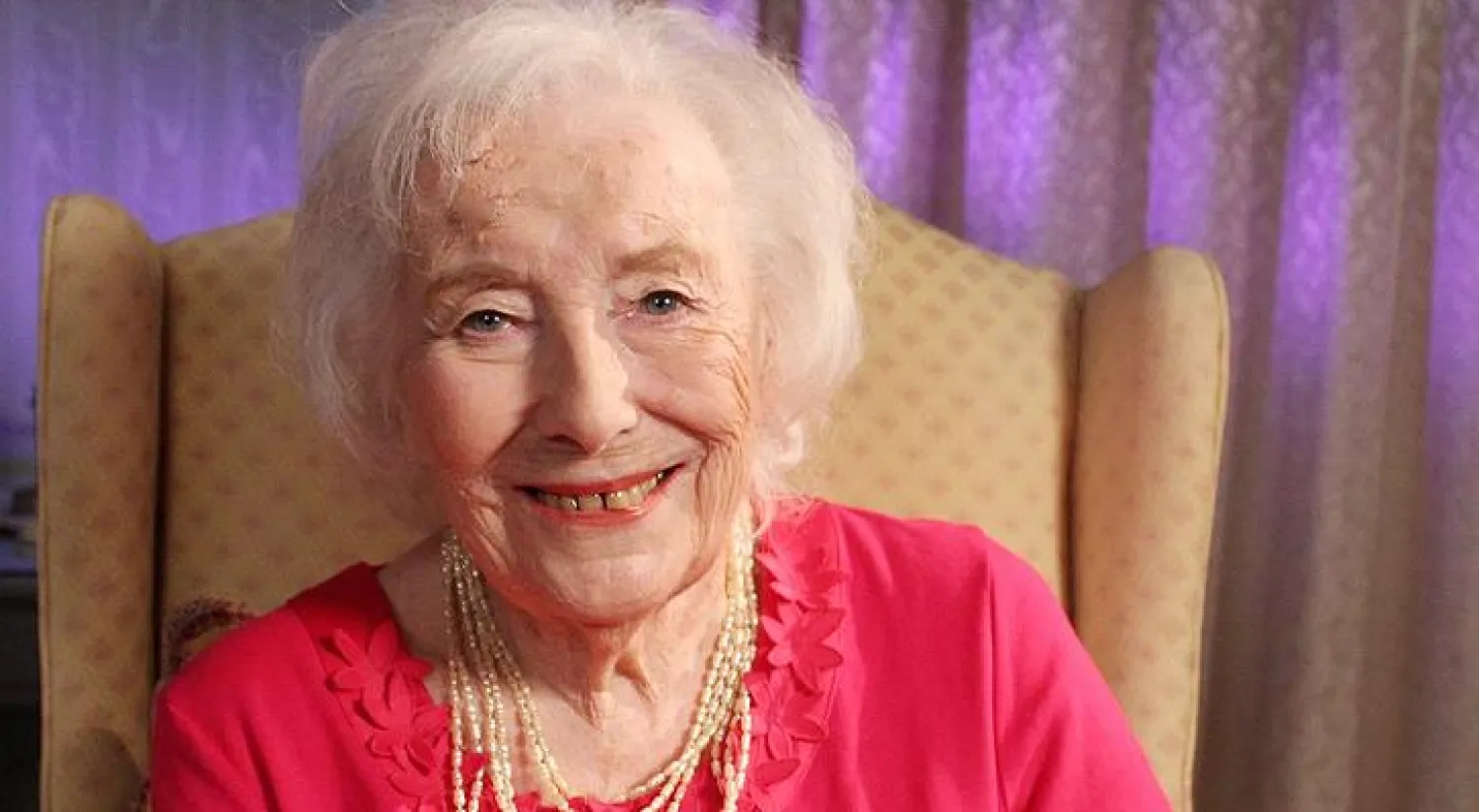 المغنية البريطانية فيرا لين (ديكا ريكوردس)