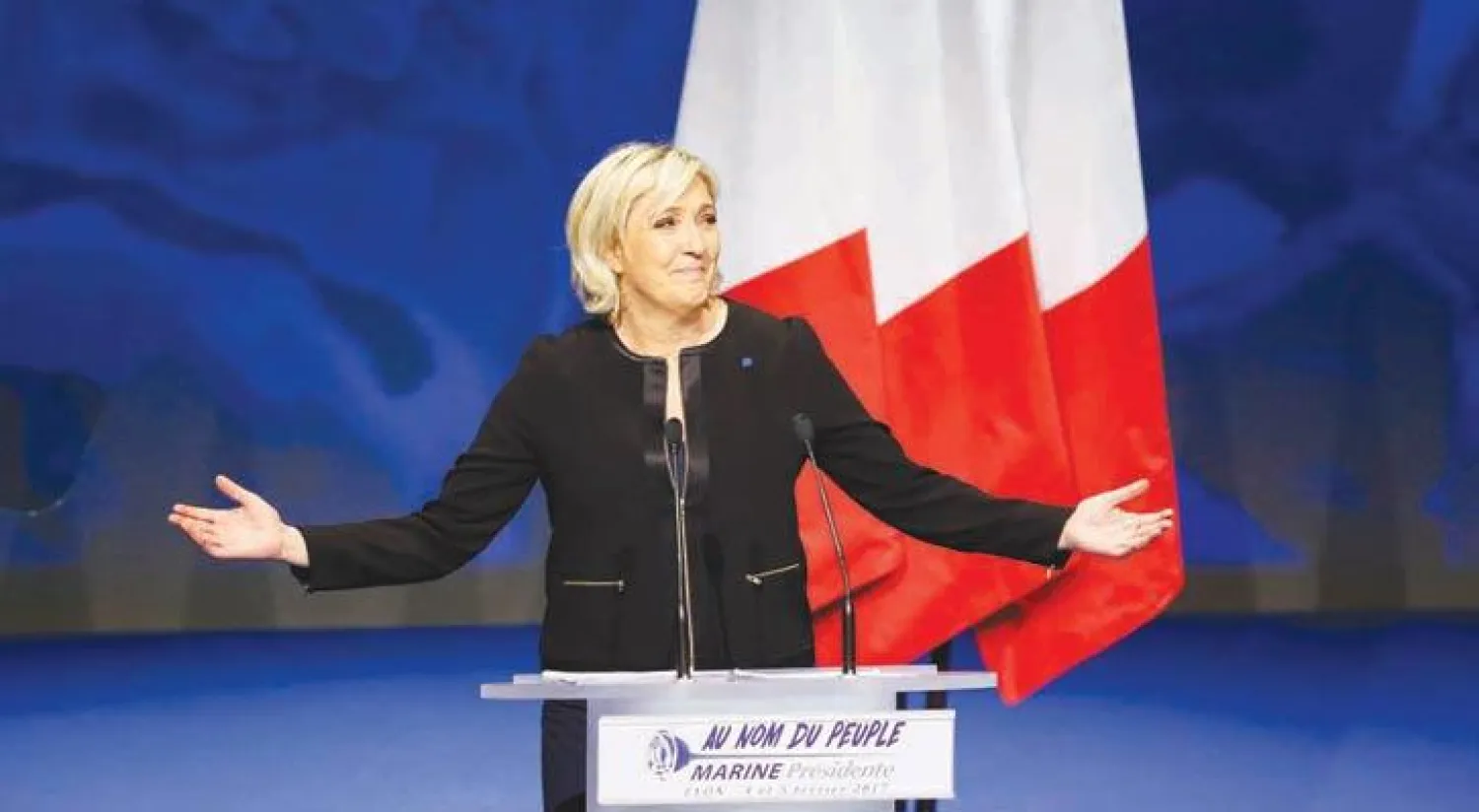 مارين لوبان لدى إطلاق حملتها للانتخابات الرئاسية في مدينة ليون أمس (رويترز)