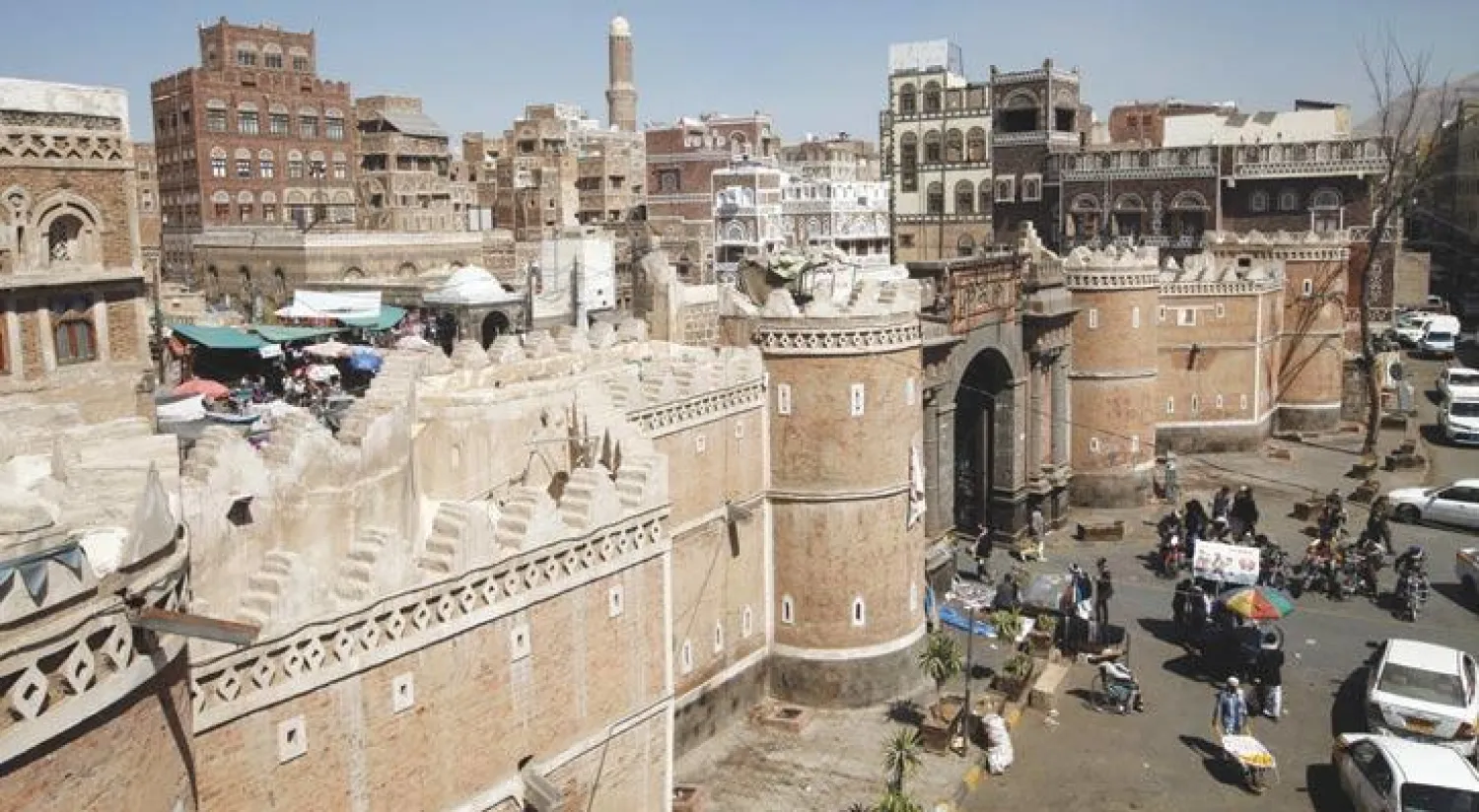 جانب من المدينة التاريخية في صنعاء المحتلة من قبل الحوثيين وصالح منذ نهاية عام 2014 (رويترز)
