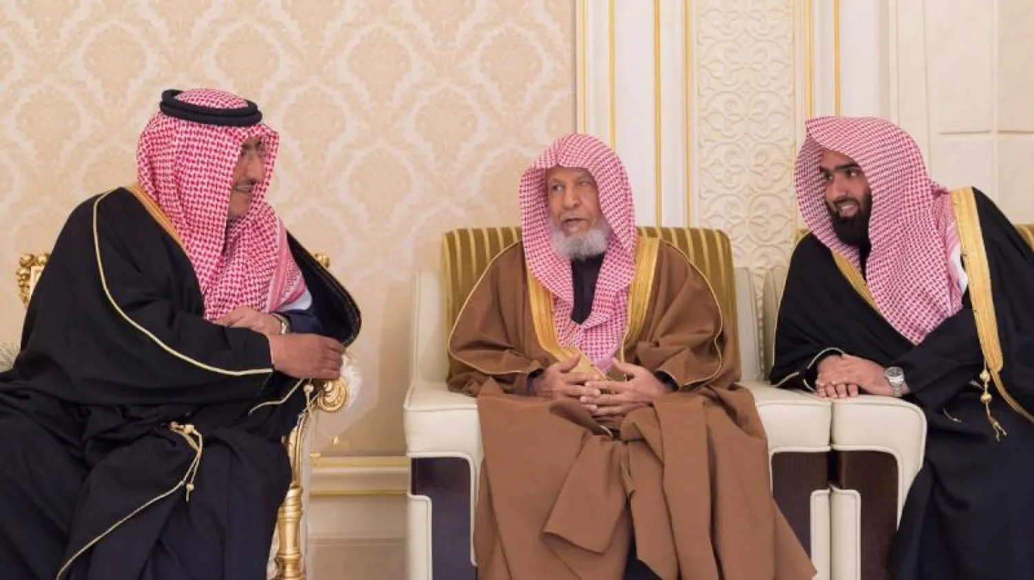 الأمير محمد بن نايف خلال استقباله الأمراء في ديوان وزارة الداخلية (واس)