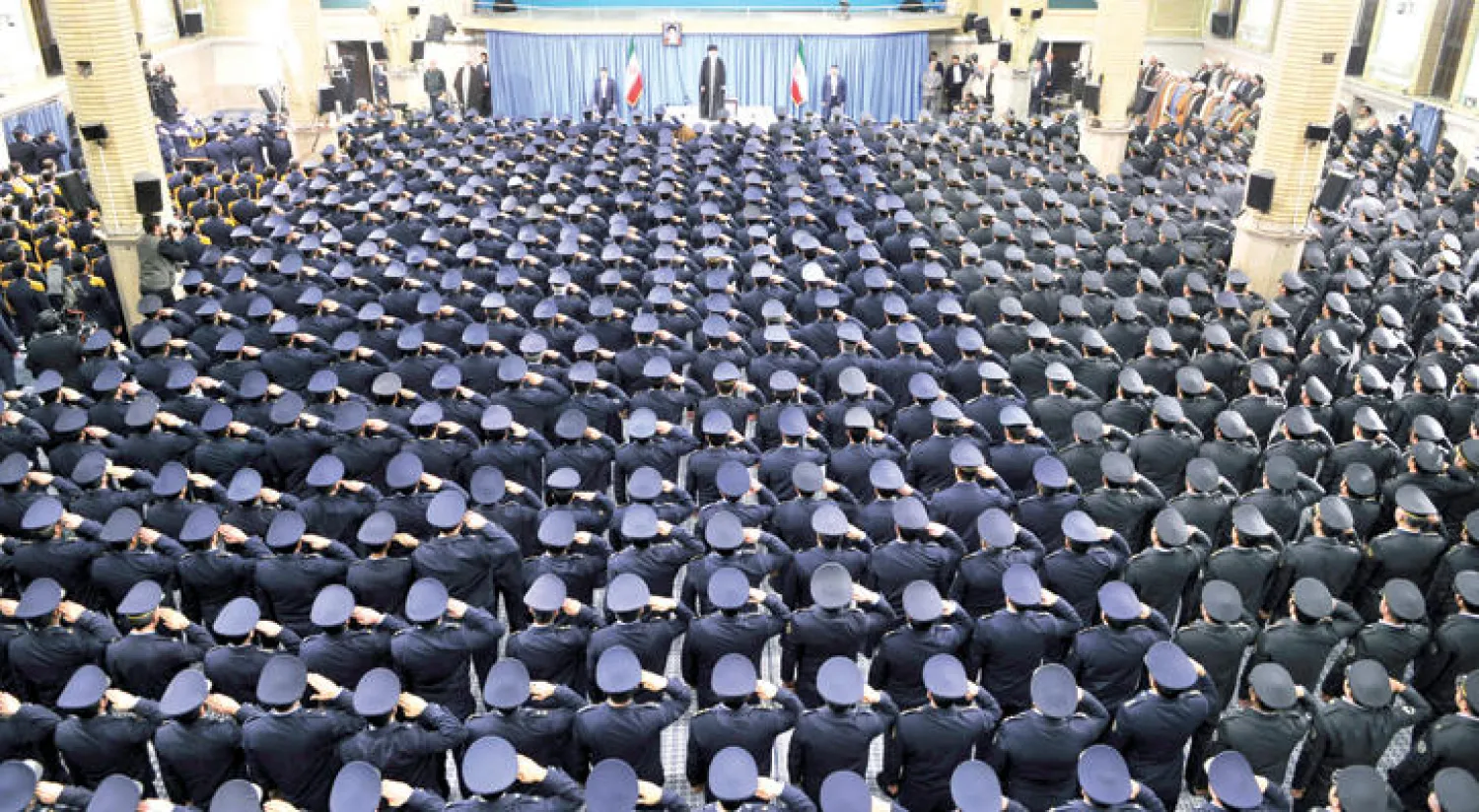 خامنئي لدى إلقاء خطابه أمام قادة القوات الجوية في طهران أمس (أ.ب)