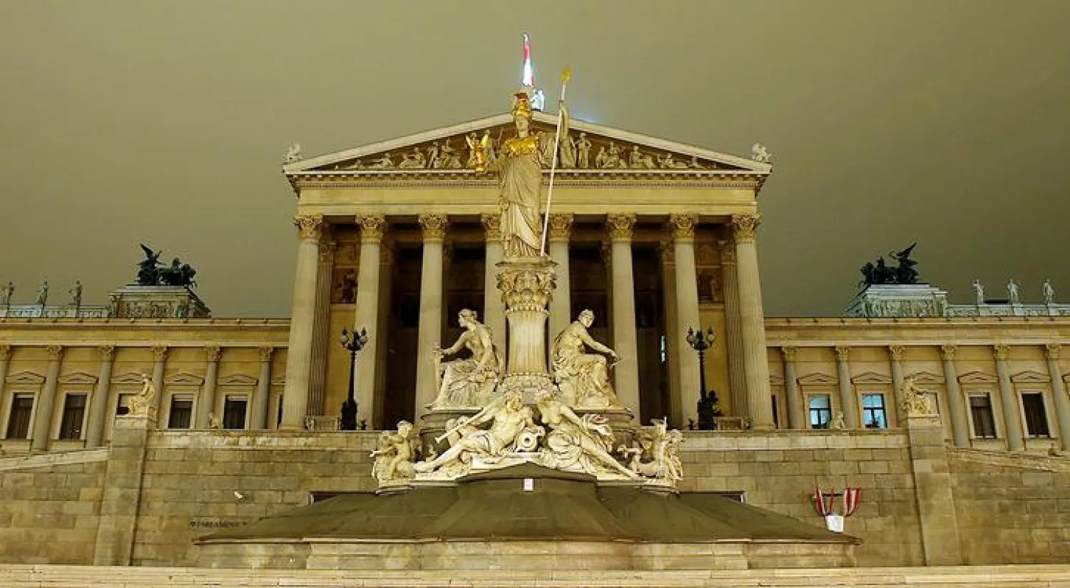 مبنى البرلمان النمساوي (رويترز)