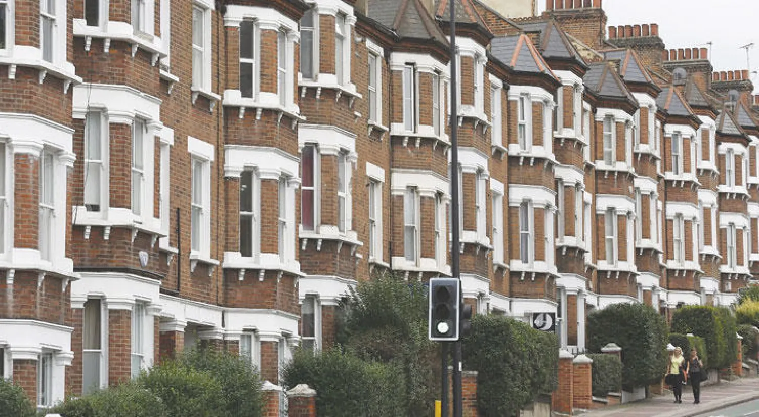 تراجع حجم المعاملات بالقطاع العقاري البريطاني بنسبة 43% في 2016 (رويترز)