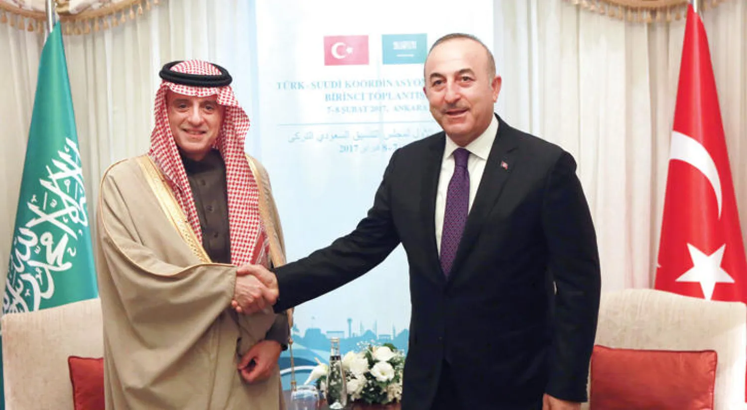 وزير الخارجية التركي خلال لقائه نظيره السعودي في العاصمة أنقرة يوم أمس حيث عقد الجانبان مؤتمرًا صحافيًا مشتركًا (أ.ف.ب)