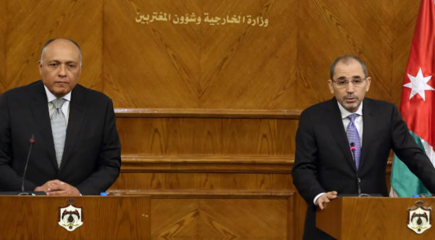 أيمن الصفدي وزير الخارجية الأردني ونظيره المصري سامح شكري في مؤتمر صحافي مشترك (إ.ف.ب)